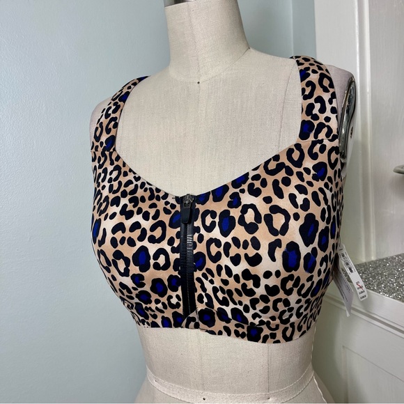 Victoria's Secret Incredible Knockout Ultra Max Front-Close Lightly Padded Bra - Picture 4 of 11